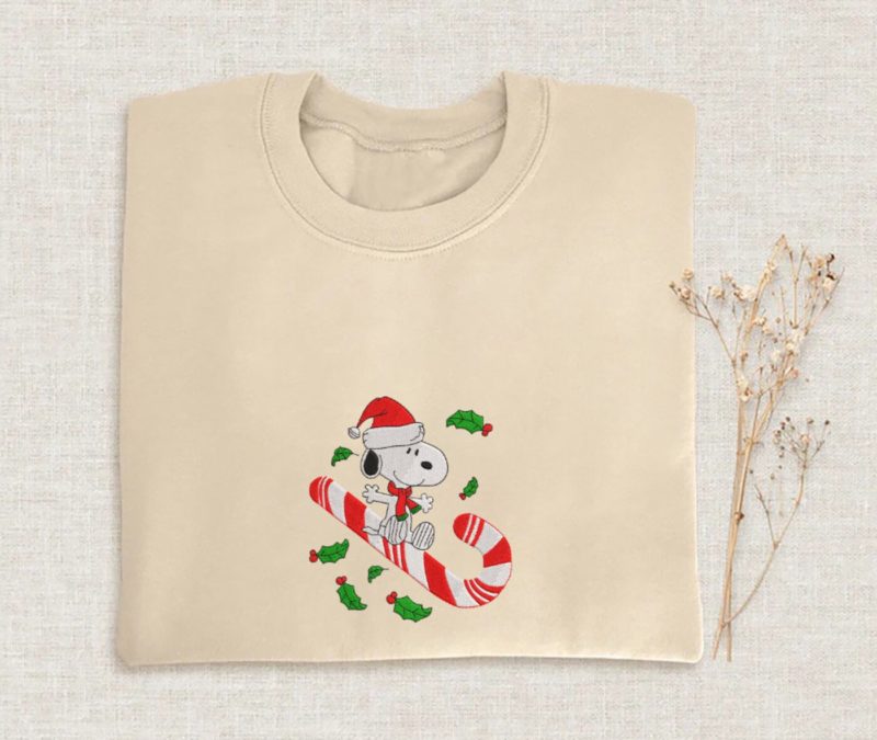 Unisex Christmas Embroidery Sweatshirt - Snoopy's Festive Custom Embroidery, Y2K Style Delight