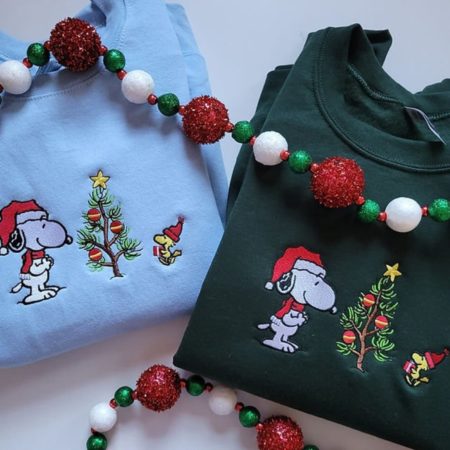 Unisex Snoopy's Festive Embroidered Crewneck Sweatshirt Hoodie - Y2K Christmas Magic
